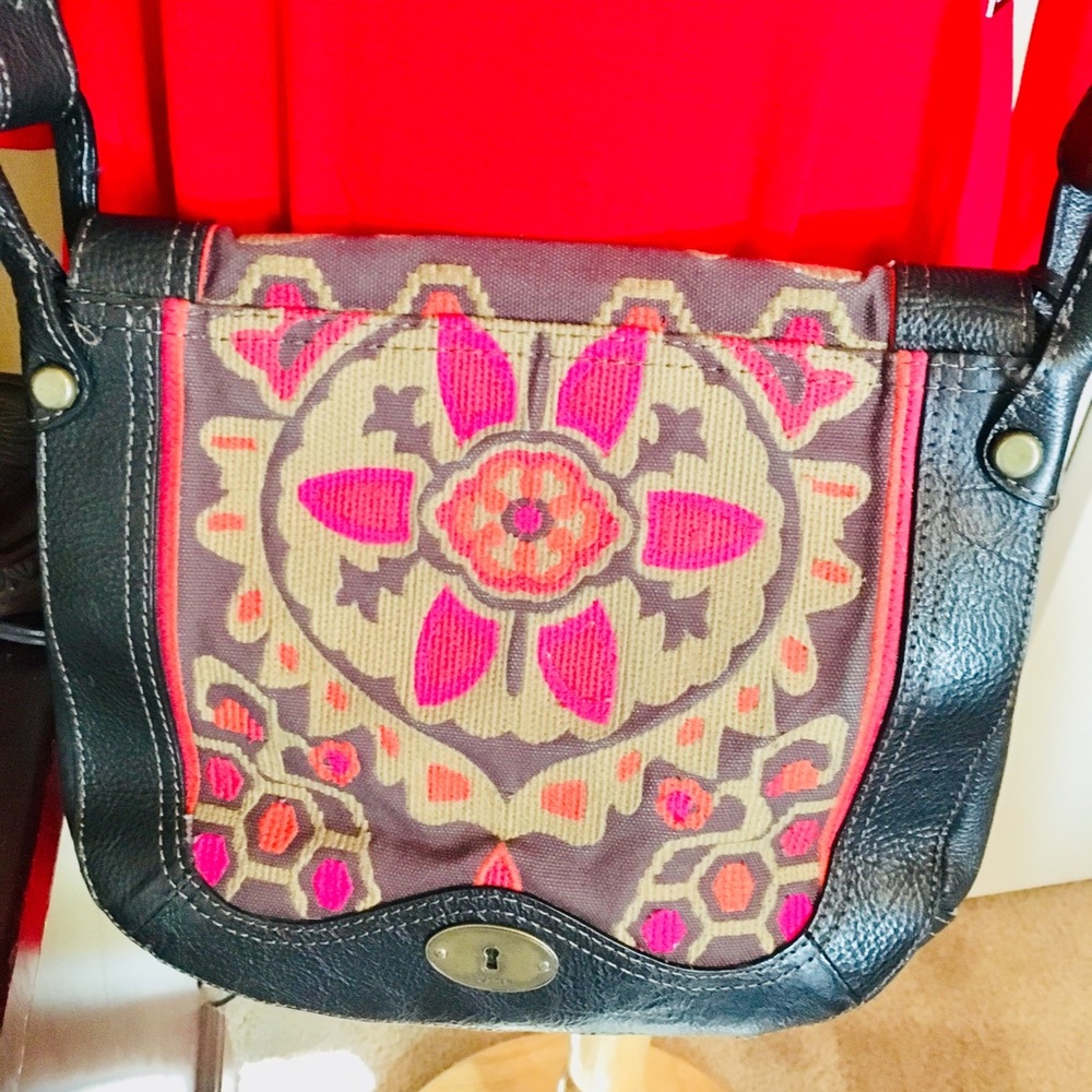 Fossil Vintage Reissue Tapestry Flap Crossbody. - Picture 2 of 7